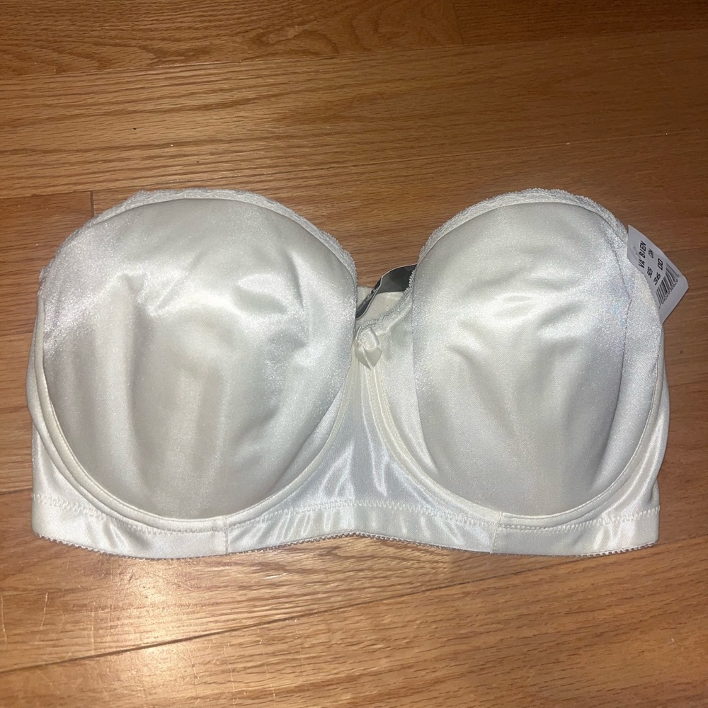 NEW WITH TAGS Cream/ off white strapless silk bra sized 36DD.